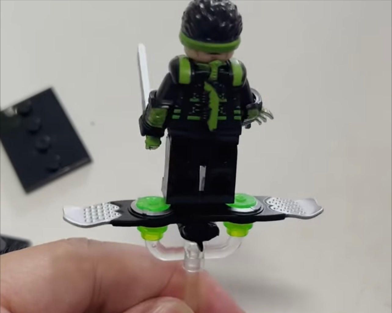 ♥️♥️♥️MINIFIGURE SPIDERMAN UNIVERS : LE BOUFFON VERT (GREEN GOBLIN version À)♥️♥️♥️Custom