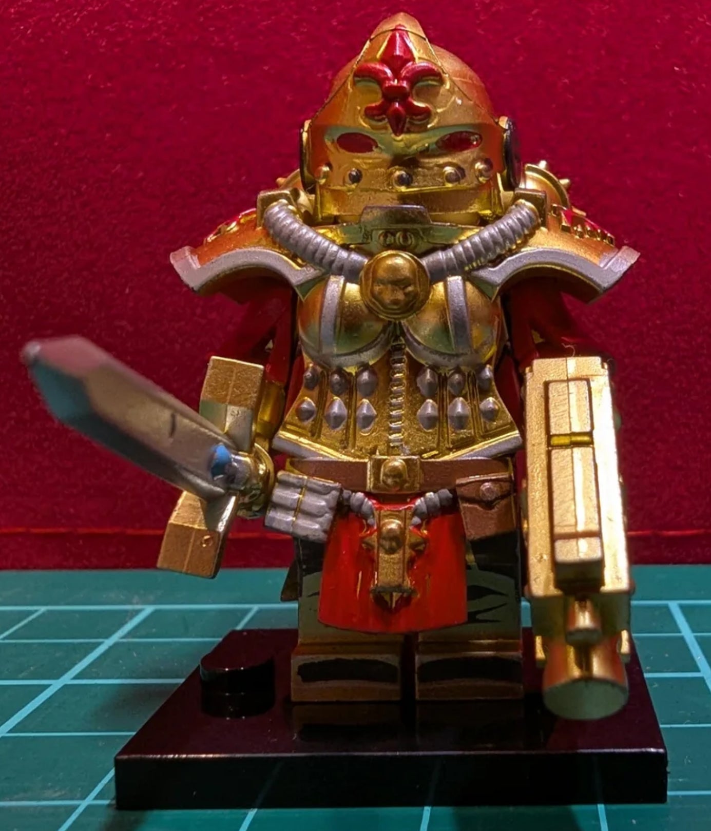 ♥️♥️MINIFIGURE WARHAMMER 40K UNIVERS: Battle Sisters Adepta Sororitas (gold) ♥️♥️custom
