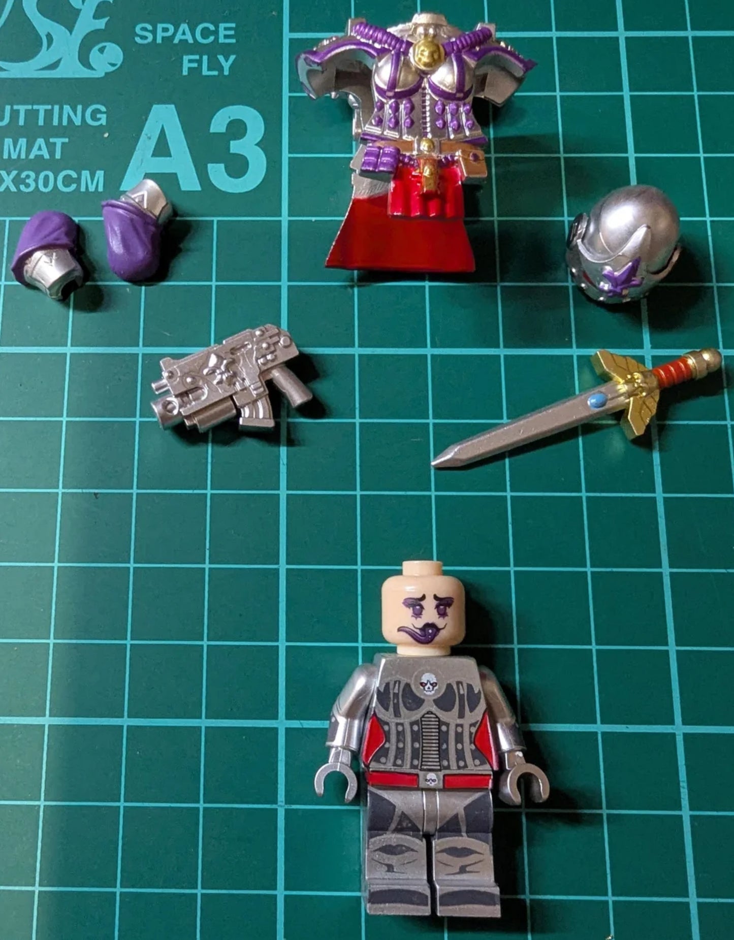 ♥️♥️MINIFIGURE WARHAMMER 40K UNIVERS: Battle Sisters Adepta Sororitas (purple)♥️♥️custom