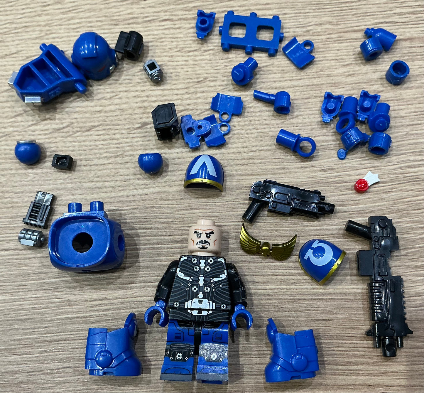 MINIFIGURE WARHAMMER 40K UNIVERS: Ultramarines Space Marines Astartes (7,2cm)custom