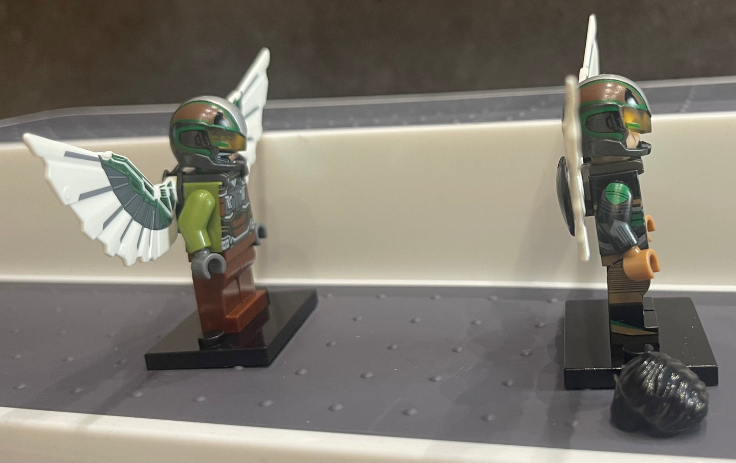 - MINIFIGURE MARVEL UNIVERS: FALCON custom