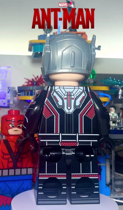 GIANT MINIFIGURE MARVEL UNIVERS: GIANT ANT MAN QUANTUM SUIT (C) 22,5cm custom