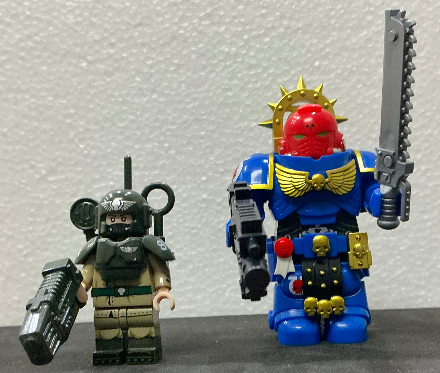 MINIFIGURE WARHAMMER 40K UNIVERS: Ultramarines Space Marines Astartes (8,2cm)custom