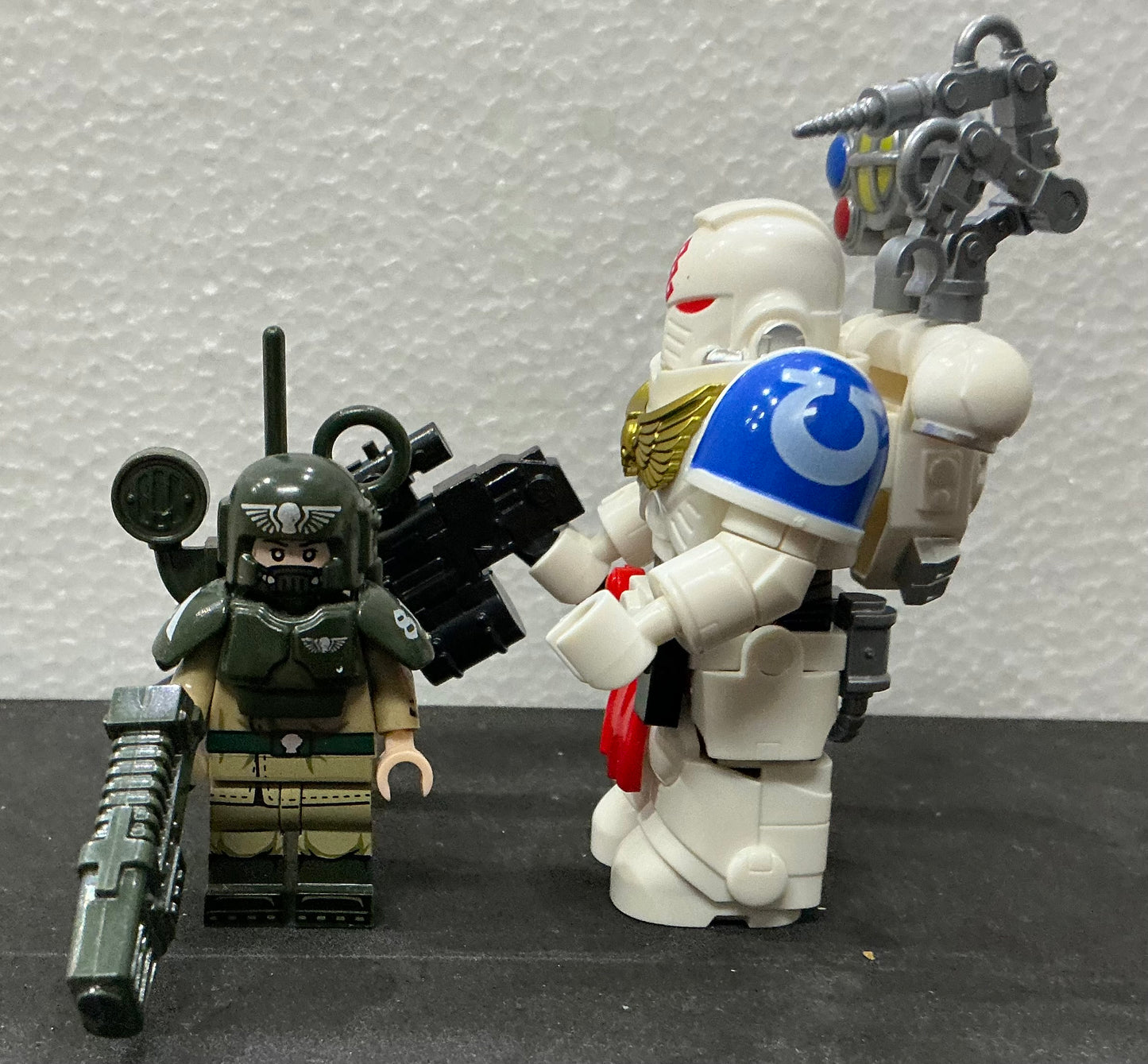 MINIFIGURE WARHAMMER 40K UNIVERS: Ultramarines Space Marines Astartes (8,2cm)custom