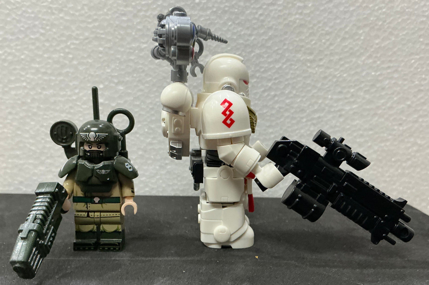 MINIFIGURE WARHAMMER 40K UNIVERS: Ultramarines Space Marines Astartes (8,2cm)custom