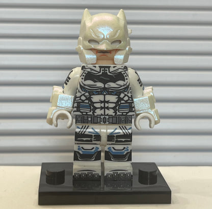 MINIFIGURE  XE SUIT BATMAN BLANC custom