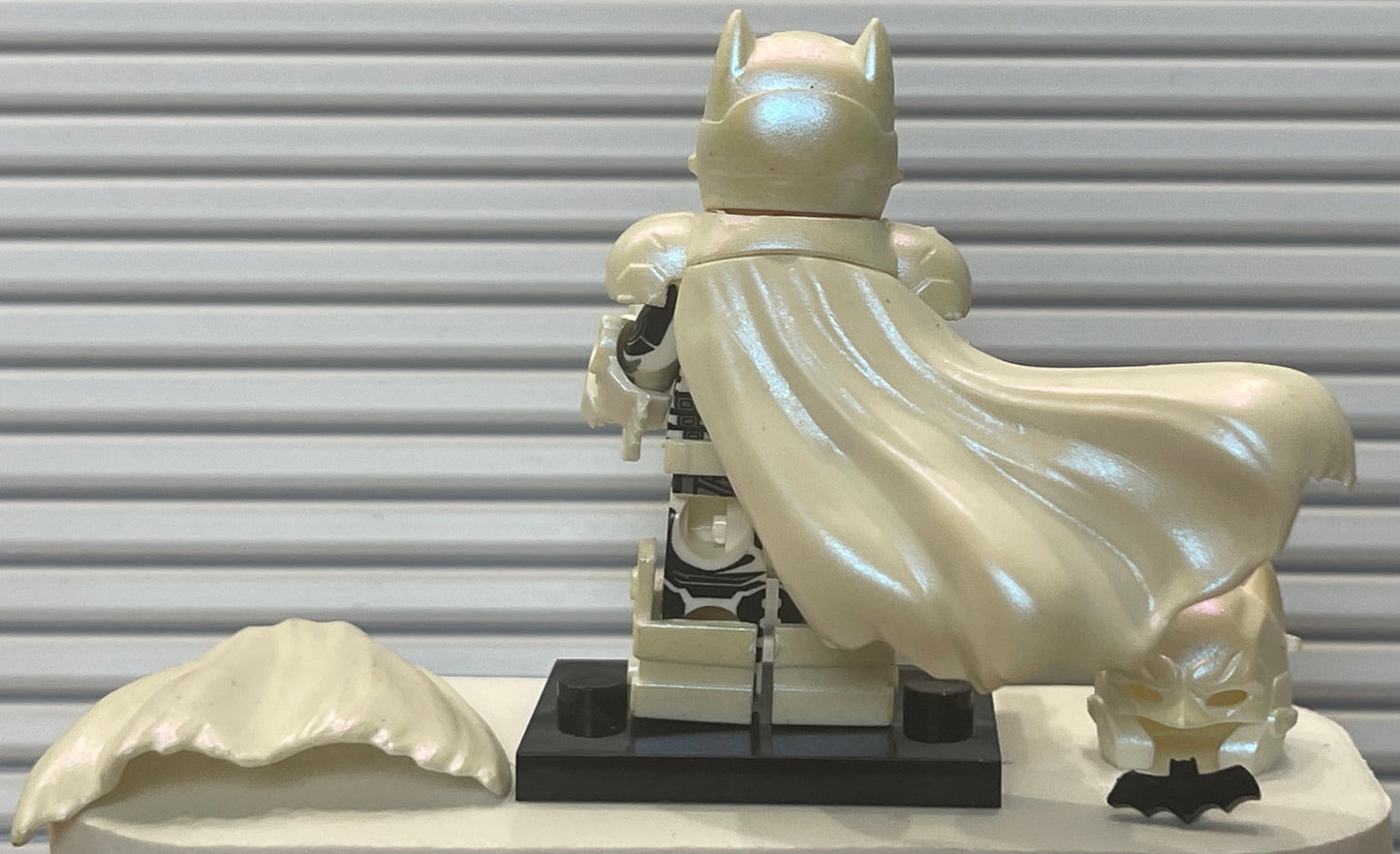 MINIFIGURE  XE SUIT BATMAN BLANC custom