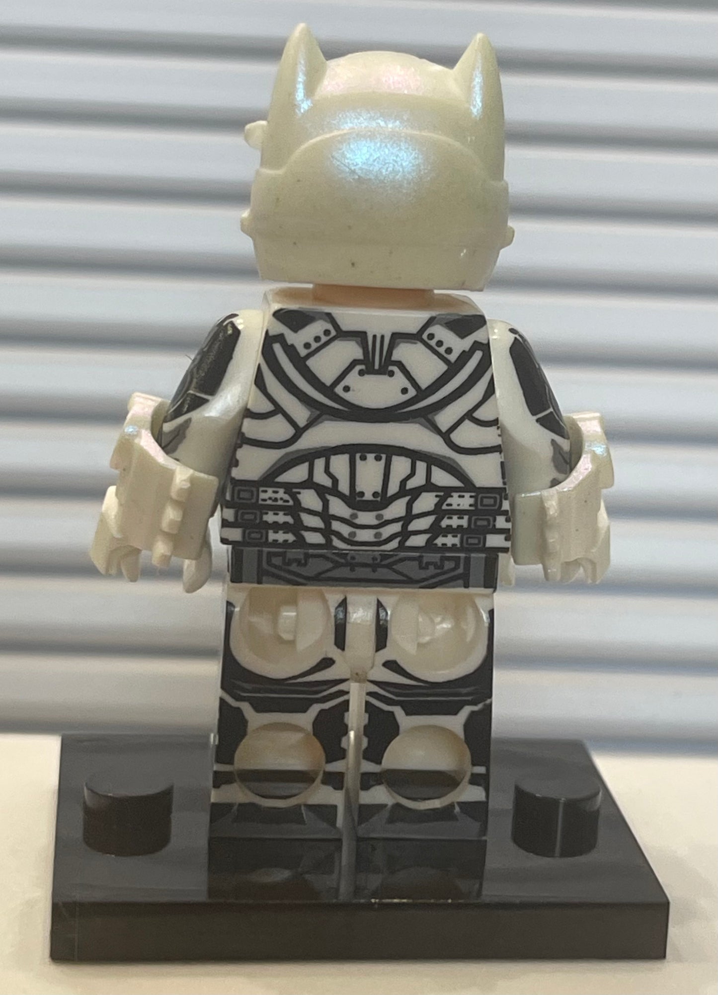 MINIFIGURE  XE SUIT BATMAN BLANC custom