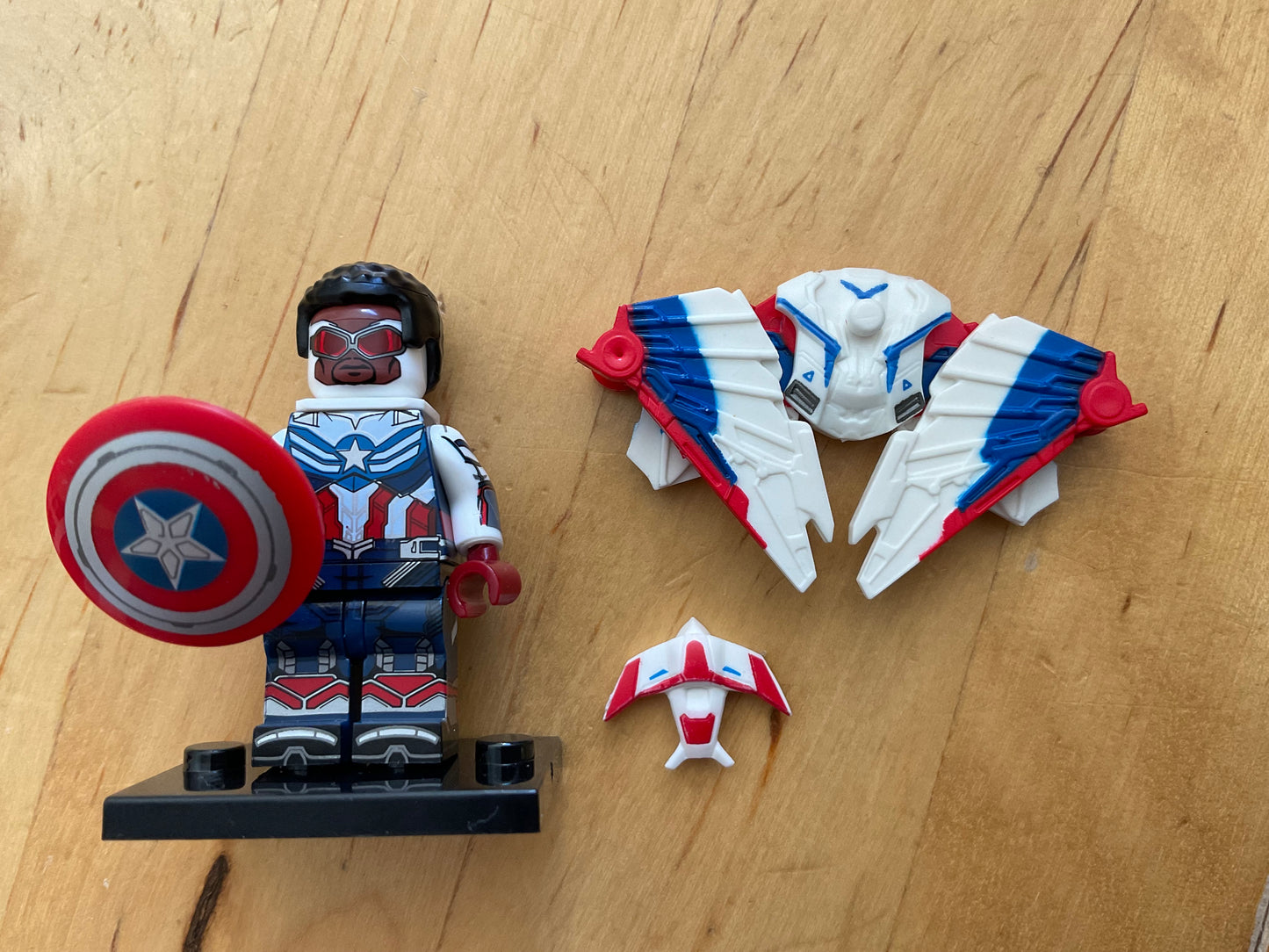 ♥️♥️♥️MINIFIGURE MARVEL UNIVERS: FALCON NEW CAPTAIN AMERICA ♥️♥️♥️CUSTOM